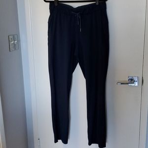 Lululemon On the Fly 31" Pants, Navy size 10